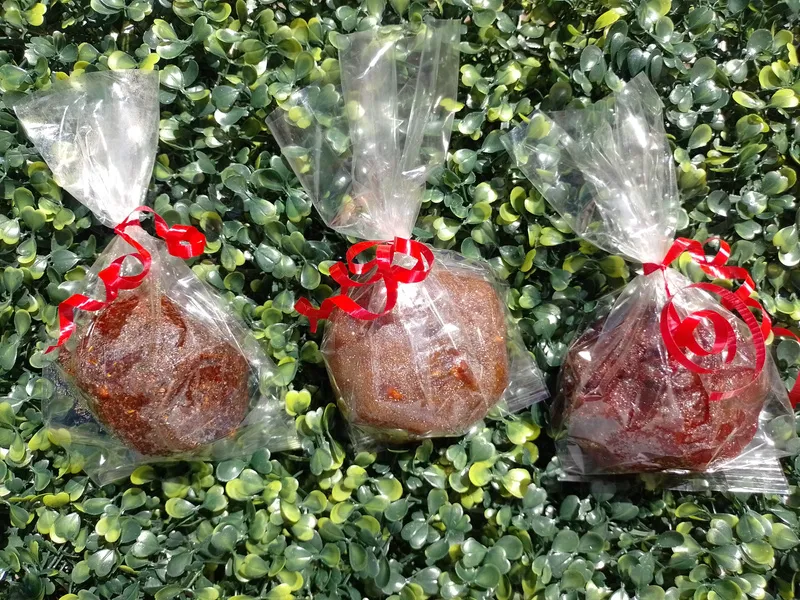 Bola de tamarindo con chile y tajín